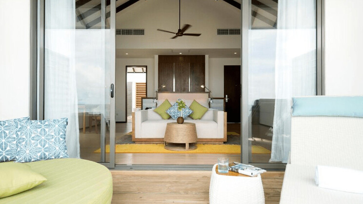  Water Bungalow with Pool 